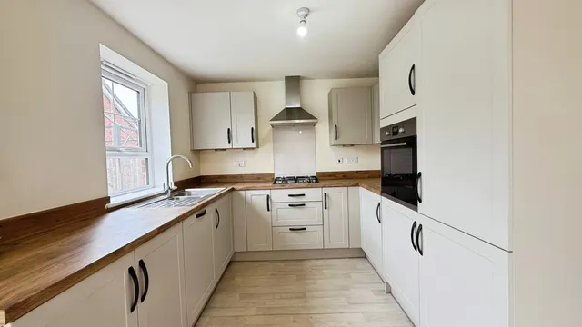 Photo 3 — Baynton Close, Westbury