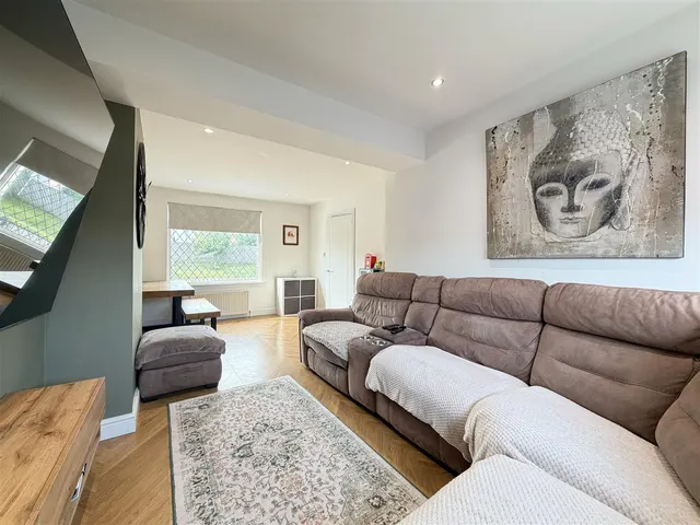Photo 3 — Hallhill Road, Glasgow, Glasgow, G33 4QJ