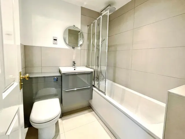 Bishopfields Drive, York, YO26, photo 3
