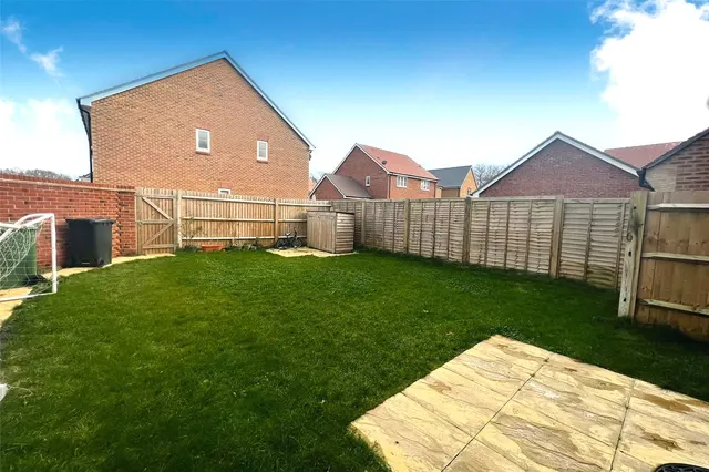 Photo 3 — Hop Garden Way, Ash, Surrey, GU12 6FN