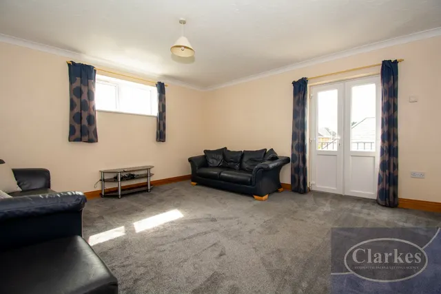 Redhill Drive, Winton, photo 3