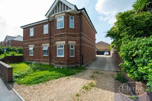 5 bedroom house, Redhill Drive, Winton