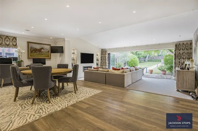 The Avenue, Newmarket, CB8, photo 2