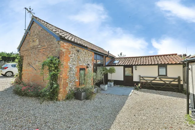 The Street, Sporle, PE32, photo 2