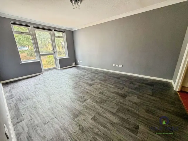 Photo 3 — Erith Road, Belvedere, DA17