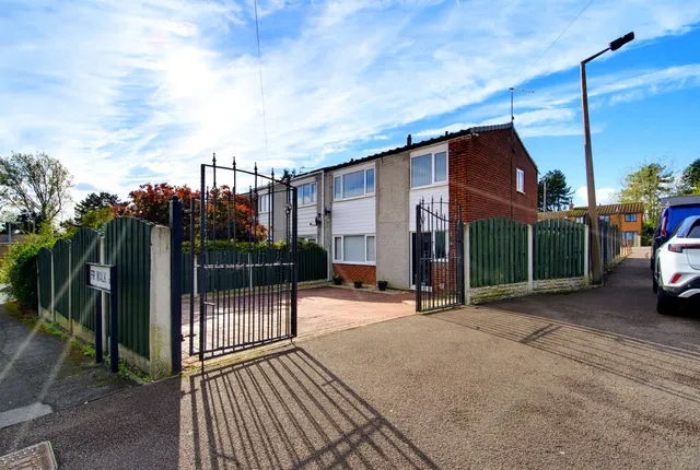 Fir Walk, Maltby, S66, photo 1