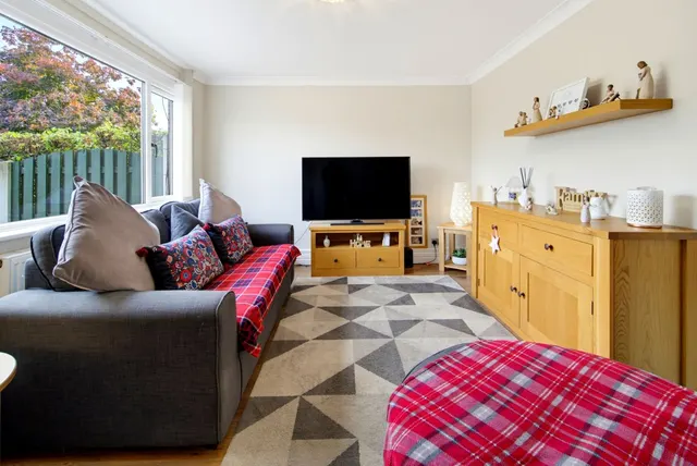 Fir Walk, Maltby, S66, photo 3