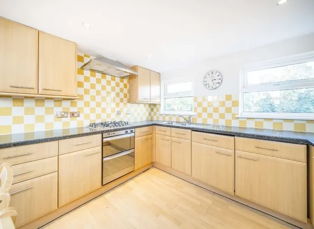 Ivy Crescent, Chiswick, W4, photo 3
