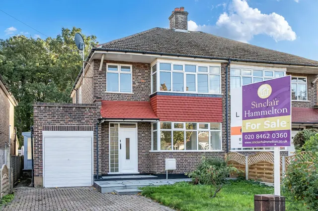 Mead Way, Bromley, photo 1