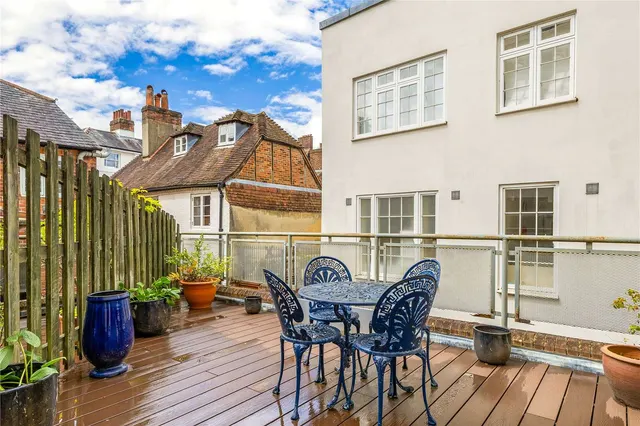 Photo 3 — Kings Head Yard, Winchester, Hampshire, SO23 9HN