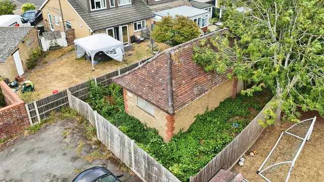 Photo 3 — Barton Road, Luton, Bedfordshire, LU3
