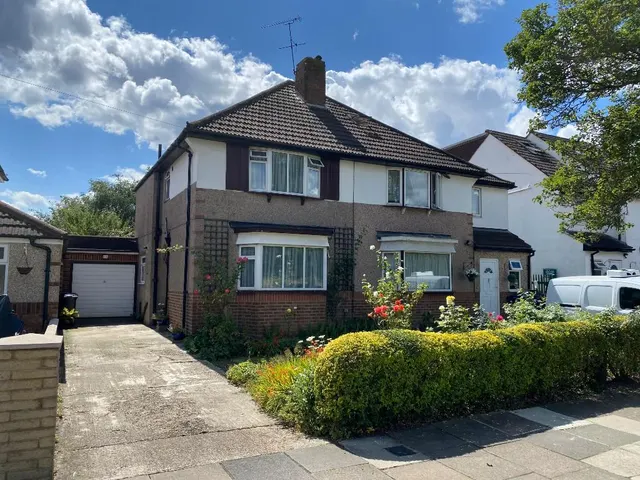 Hawtrey Avenue, Northolt, UB5, photo 1