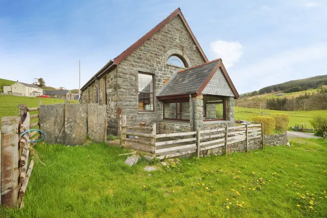 Cwm Cynfal, Blaenau Ffestiniog, LL41, photo 1