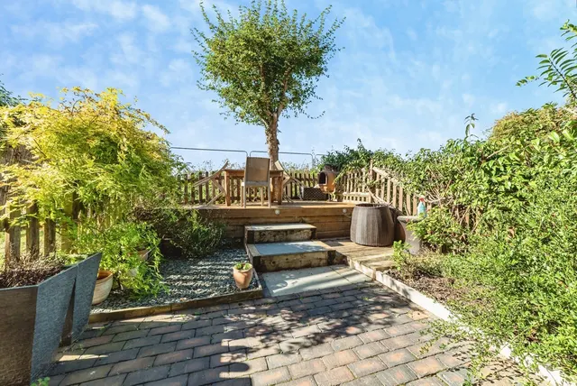 Minchens Lane, Bramley, RG26, photo 3