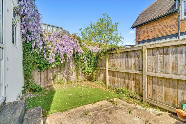 St. James's Drive, London, SW17, photo 2