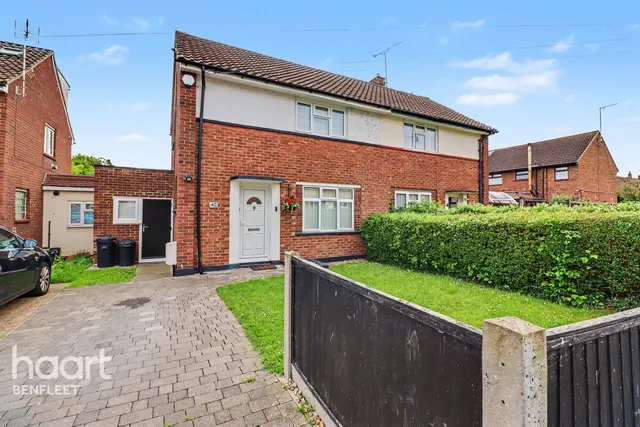 Queensmere, Benfleet, SS7, photo 1