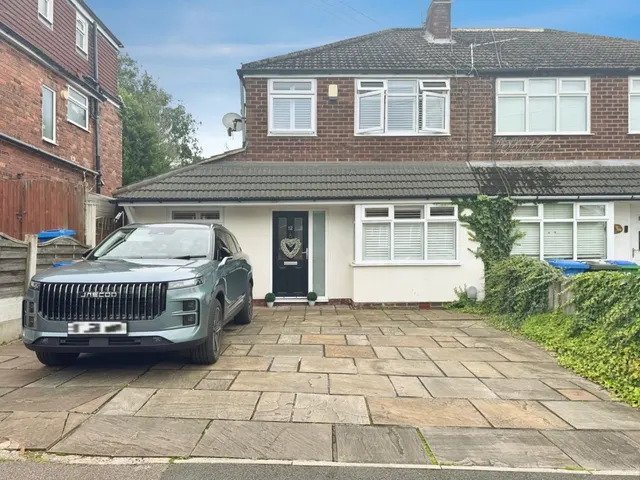 Ruthin Avenue, Middleton, Greater Manchester, photo 1