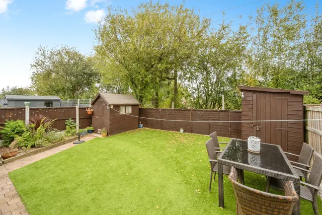 Photo 2 — Bryson Close, Thorne, Doncaster