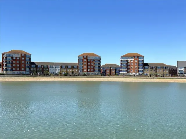 Dominica Court, Eastbourne, BN23, photo 1