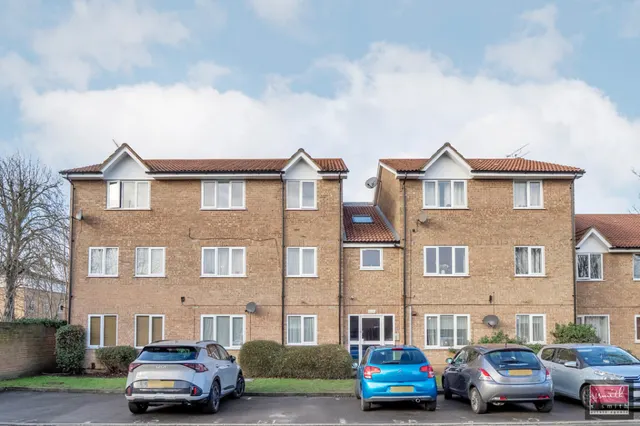 Seymour Way, Sunbury-on-Thames, photo 1