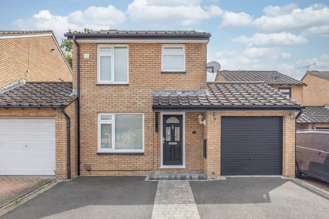 3 bedroom house, Maple Close, Ashford, TN23