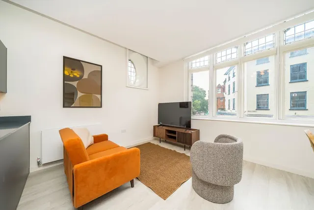 Three Pigeons House, W5, photo 2