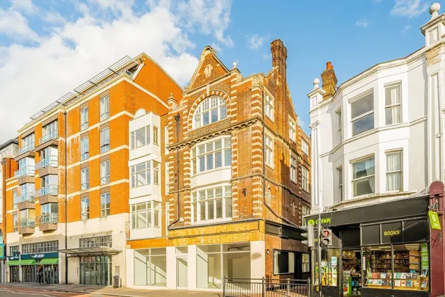 Three Pigeons House, W5, photo 1