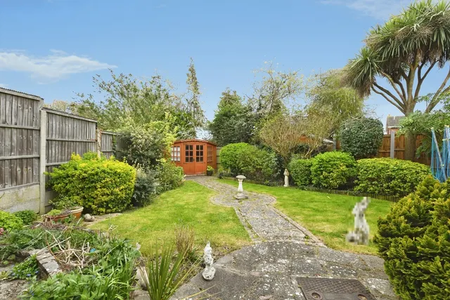 Photo 2 — Chalfont Close, Leigh-on-Sea, Essex, SS9