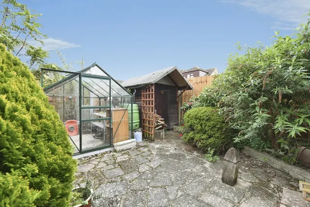 Photo 3 — Chalfont Close, Leigh-on-Sea, Essex, SS9