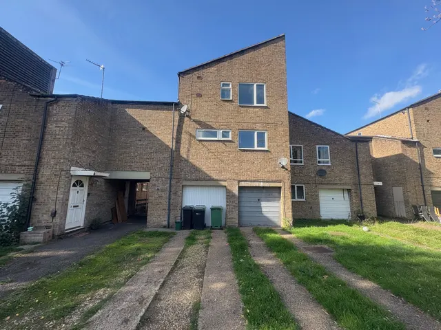 Minden Close, Danesholme, NN18, photo 1