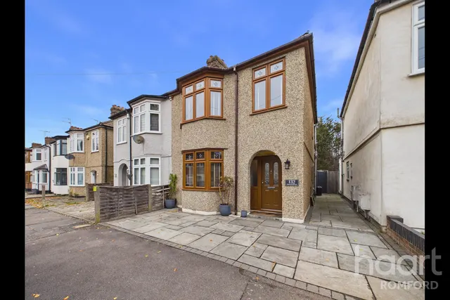 Hainault Road, Romford, RM5, photo 1