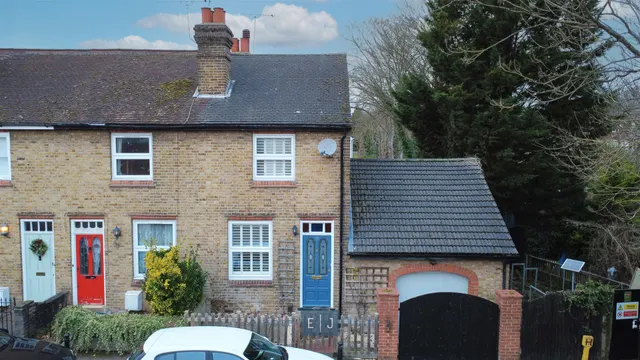 Clifton Road, Loughton, photo 1