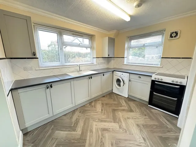 Aldermaston Road, Basingstoke, RG24, photo 2