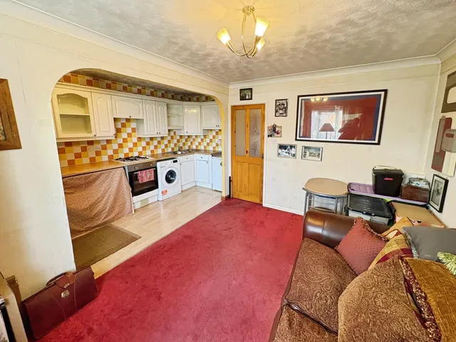 Elsham Crescent, Lincoln, LN6, photo 2
