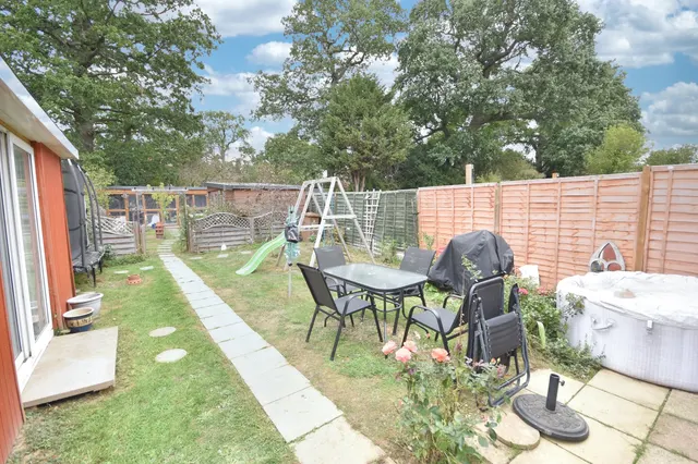 Sangers Drive, Horley, RH6, photo 3