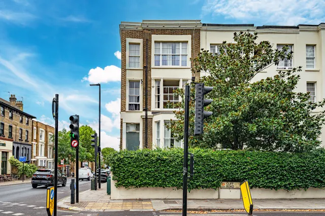 Photo 2 — 30 Cliff Court, Cliff Road, London