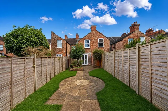Claremont Road, Rugby, photo 1