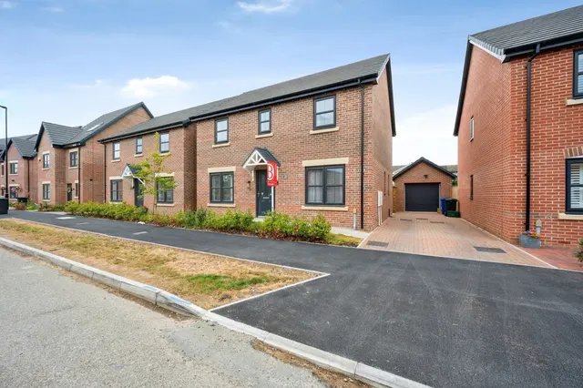 Haydn Griffiths Way, Armthorpe, Doncaster, South Yorkshire, DN3, photo 1