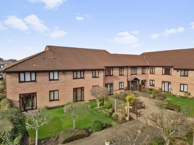 Oulton Court, Grappenhall, Warrington, Warrington, WA4 2NT, photo 1