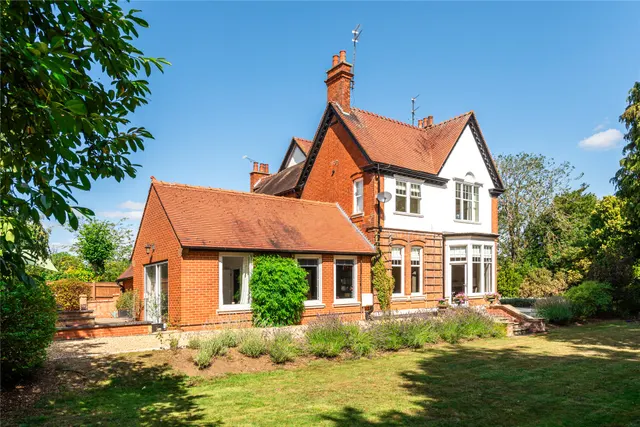Wellingborough Road, Rushden, NN10, photo 1
