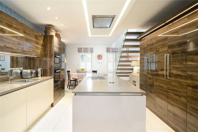 Photo 3 — Godfrey Street, Chelsea, London, SW3