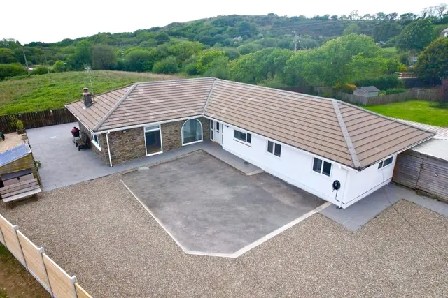 Four Roads, Kidwelly, SA17, photo 1