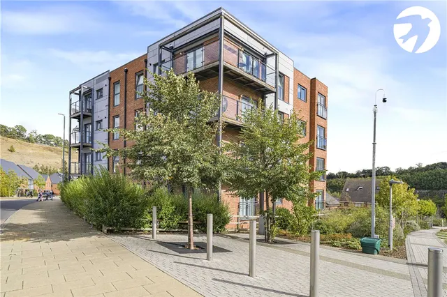 Eyres Drive, Castle Hill, DA10, photo 1