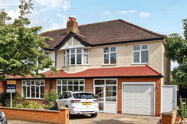 Oak Grove, West Wickham, BR4, photo 1