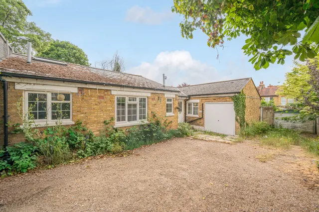 20a Streatham Common South, London, photo 1