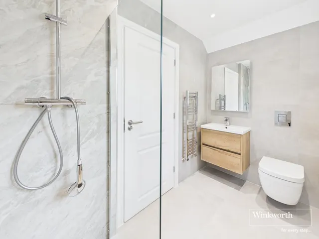 3 bedroom house — The Avenue, Wembley, HA9