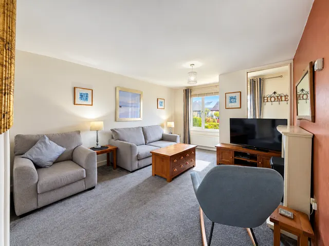 Newport Road, Denton, M34, photo 3