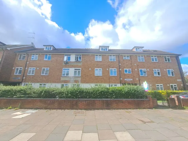 Horsenden Lane North, Greenford, UB6, photo 1
