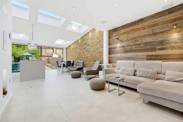 Clitherow Avenue, Hanwell, photo 2