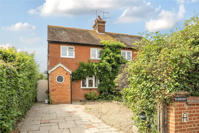 Jacobs Well Road, Jacobs Well, GU4, photo 1